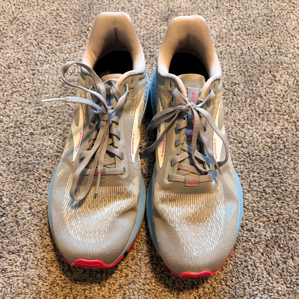 Brooks Light Gray Running Shoes with Pink Highlights